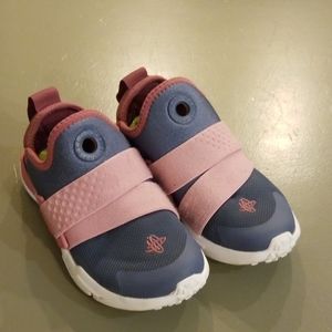 Pink/ Gray Nike Huarache Size 10C